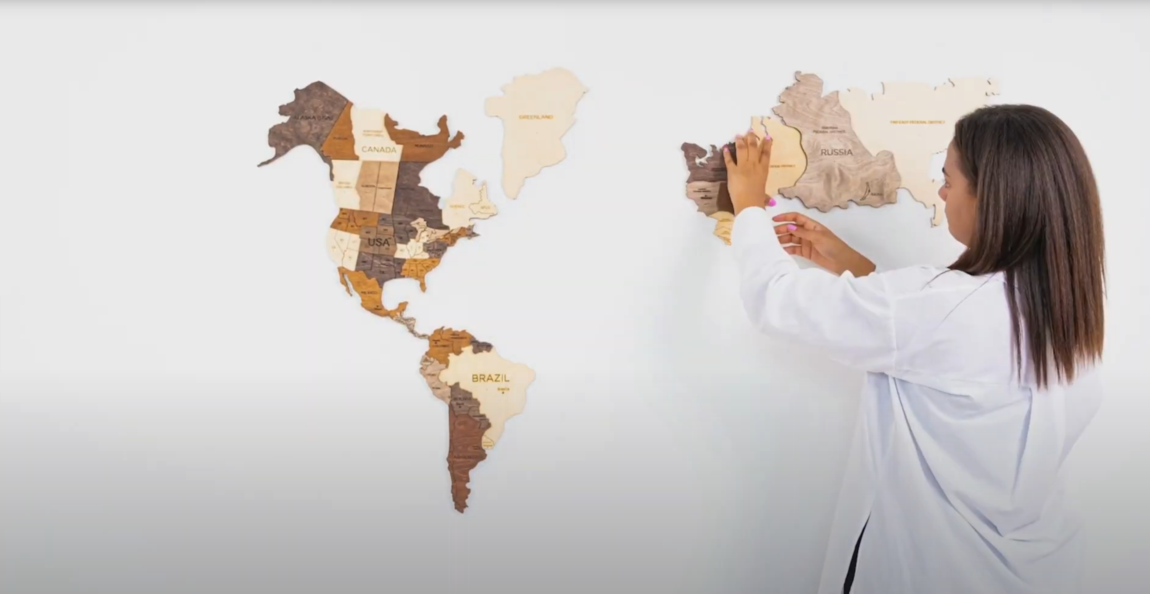 Ladda video: ReplantArt Wooden World Map - How to Hang the Map